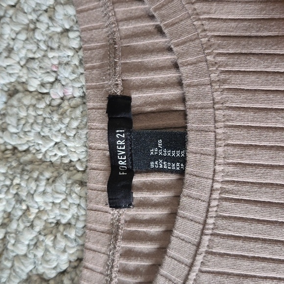 Top - Picture 2 of 2